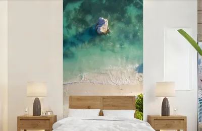 Produktbild von Wandbild - Fotowandbild Ein Palmengruppe am Meer von oben - Breite 120 cm x Höhe 240 cm