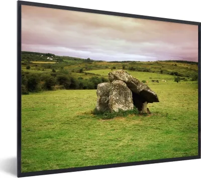 Produktbild von MuchoWow® Gerahmtes Poster Ein Hünenbett in einer grünen Landschaft 80x60 cm - Poster mit Schwarzem Bilderrahmen Wandposter Rahmen Foto Bilder - Schwarzem - Mit Gestell
