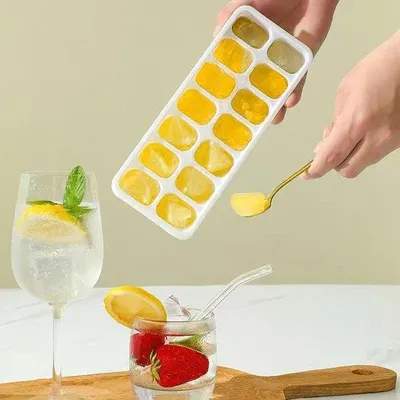Zdjęcie produktu dla Silikonowe foremki do lodu z pokrywką, bez BPA, 14-komorowa silikonowa foremka do lodu, łatwe wyjmowanie kostek, zajmują mało miejsca i można je ustawiać jedna na drugiej, do przygotowywania kostek lodu i schładzania napojów.