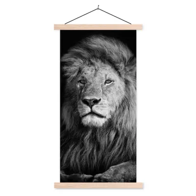 Produktbild von MuchoWow® Textilposter Wildlife - Löwe - Schwarz - Weiß 40x80 cm mit holzfarbenen Rahmen - Wohnzimmer