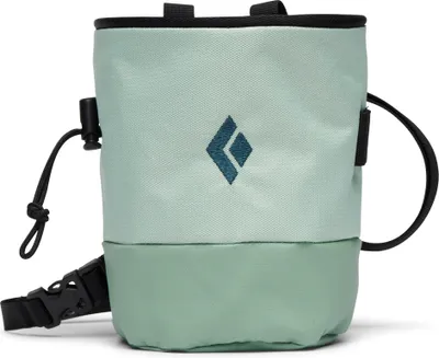Mojo Zip Chalk Bag von Black Diamond in mintgrün mit schwarzem Logo und verstellbarem Gürtel.