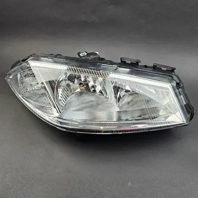 Obrázok produktu pre Pravý svetlomet Renault Megane 2 2003-2005 s elektrickým nastavovaním | 7701054655