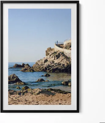 Produktbild von Strand an der Costa Brava– Wandbild mit Rahmen – Gerahmtes Bild  – Wanddekoration – 70x100 cm –  Schwarz Rahmen
