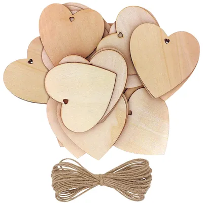 Immagine prodotto di Kurtzy confezione da 50 cuori in legno con cordino di iuta da 10 m - set di decorazioni sparse 10x10 cm cuori in legno non trattati con foro per etichettatura - decorazione a cuore in legno per