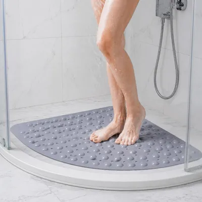 Immagine prodotto di Tappetino da doccia a forma di quarto di cerchio, 80x80 cm, grigio, antiscivolo, in PVC, con ventose e fori di scarico