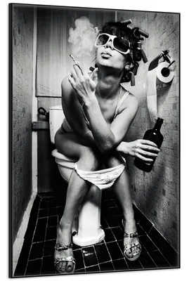 Produktbild von Wallario Wandbild Kloparty - Sexy Frau auf Toilette mit Zigarette und Schnaps, Größe: 61 x 91,50 cm, Poster mit schwarzem Aluminiumrahmen
