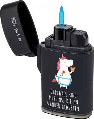 Produktbild von Mr. & Mrs. Panda Feuerzeug Einhorn Küche - Schwarz - Geschenk, zigarettenanzünder, Torte, Unicorn, anzünder, Muffin, sturmfeuerzeug, Kuchen, Feuerzeuge, Backen, Einhörner