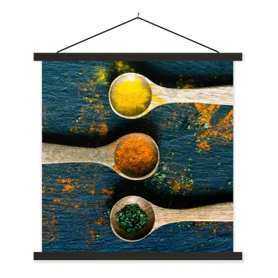 Produktbild von MuchoWow® Textilposter Gewürze - Löffel - Kräuter - Braun - Gelb - Grün 60x60 cm mit schwarzem Rahmen - Posteraufhänger