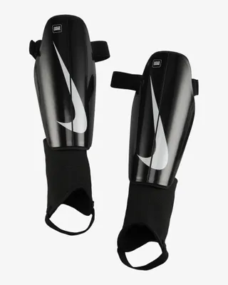 Image de Ochraniacze Nike Charge DX4608-010 L (170-180cm)