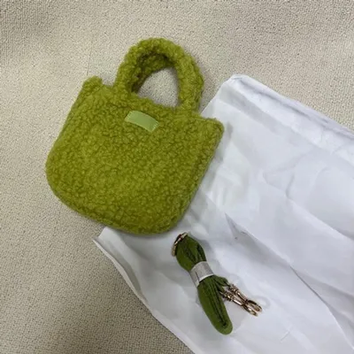 Immagine prodotto di Borsa da donna - Nera - Autunno/Inverno - Cotone filato a maglia - Chiusura a scatto - Fodera in cashmere