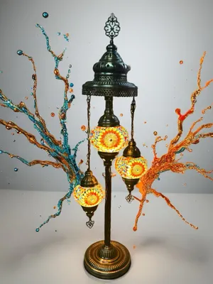 Immagine prodotto di Autentica lampada da tavolo turca realizzata a mano con 3 sfere di vetro colorato a mosaico: illuminazione orientale per un ambiente accogliente.