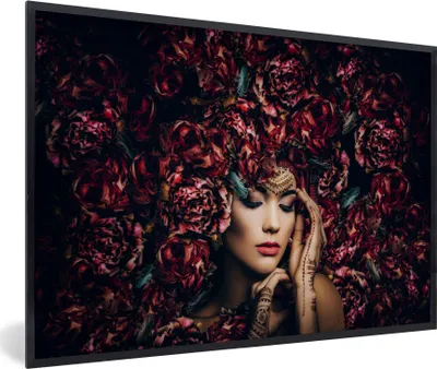 Produktbild von MuchoWow® Gerahmtes Poster Frau - Blumen - Henna - Porträt 90x60 cm - Poster mit Schwarzem Bilderrahmen Wandposter Rahmen Foto Bilder - Fotorahmen - Foto-Plakat