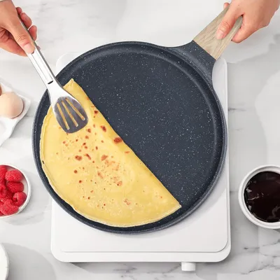 Produktbild von Induktionscrêpepfanne, 24 cm Pfanne für Pfannkuchen mit Teigverteiler, Pfanne mit echten Steinteilchen, Antihaftbeschichtung, Holzgriff, für alle Kochplatten
