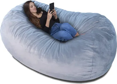 Produktbild von Der größte Sitzsack der Welt in Silbergrau mit kuschelweichem Velour Bezug und 1500 Liter Memory-Schaumstoff Füllung