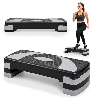 Imagen del producto de Relaxdays, plataforma de escalones, con 3 niveles de altura ajustables (10/15/20 cm), dimensiones: 78x29 cm, antideslizante, stepper para uso doméstico, color gris/negro, Imagen generada por IA