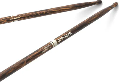 Produktbild von ProMark Schlagzeug Sticks - Classic Forward 747 Drum Sticks - FireGrain - Keine übermäßige Vibration - Lackierung, Ovale Holzspitze, Hickoryholz - 1 Paar
