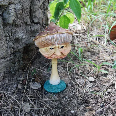 Harz-Gartenfigur Großmutter auf Pilz, Dekoration, 1 Stück