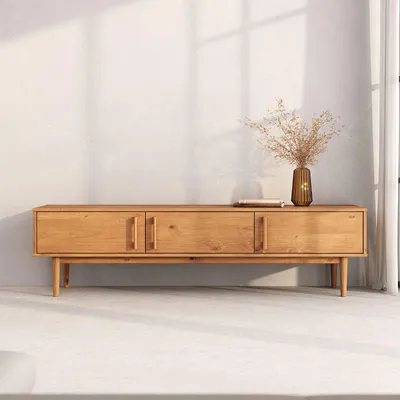 Produktbild von Lowboard TECCA 180 cm, Eiche Finish – niedriges Sideboard mit Stauraum, TV Schrank mit 3 Türen aus Massivholz, Mid Century Wohnzimmermöbel
