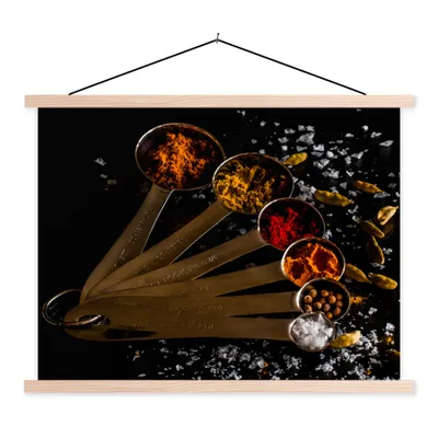 Produktbild von MuchoWow® Textilposter Gewürze - Löffel - Salz - Gewürze - Schwarz 40x30 cm mit holzfarbenen Rahmen - Bilder
