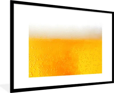 Produktbild von MuchoWow® Gerahmtes Poster Nahaufnahme eines goldenen Bieres 90x60 cm - Poster mit Schwarzem Bilderrahmen Wandposter Rahmen Foto Bilder - Wanddekoration - Fotos