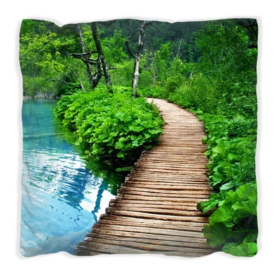 Produktbild von Wallario Premium Kissen, weiche Oberfläche, mit Motiv Holzweg im Wald, Größe: 60 x 60 cm, mit weißer Rückseite