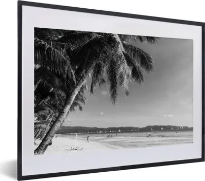 Produktbild von MuchoWow® MuchoWow® Gerahmtes Poster Palmen am Strand von Boracay - schwarz und weiß 40x30 cm - Poster mit zchwarzem Bilderrahmen - Bilderrahmen - Poster im Rahmen