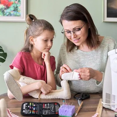 Productafbeelding van Famanu naaiset voor beginners - 108 onderdelen, inclusief naaldjes en accessoires