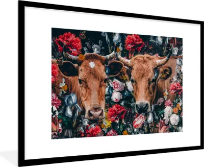 Produktbild von MuchoWow® MuchoWow® Gerahmtes Poster Kuh - Blumen - Tiere - Porträt 90x60 cm - Poster mit zchwarzem Bilderrahmen - Wanddekoration - Fotos