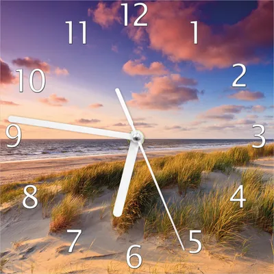 Produktbild von Wallario Design Wanduhr Abendspaziergang am Strand - Sonnenuntergang über dem Meer aus Echtglas, Größe 20 x 20 cm