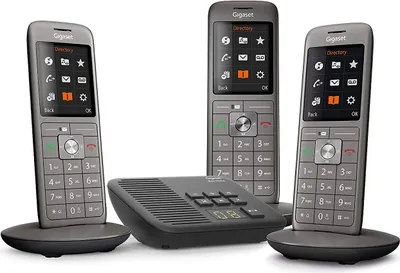 Produktbild von Gigaset Schnurlostelefon CL660A, Grau, 3 Mobilteile, DECT/IP-Telefonie, 400 Telefonbucheinträge, GAP-kompatibel, CAT-iq 2.0, Micro-USB, Candy-Bar Design, für Zuhause & Büro, Maße: Basis 115 x 47 x 117 mm, Mobilteil 52 x 21 x 157 mm