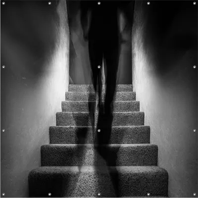 Produktbild von Wallario Outdoor-Poster für Garten oder Balkon, Motiv Mysteriöse Treppe mit Schattenfigur - Schwarzweiß, in ca. 180 x 180 cm