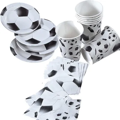 Immagine prodotto di Set per feste a tema calcio, composto da 36 pezzi, nei colori nero e bianco, con piatti di carta, tovaglioli, bicchieri e palloncini, ideale per feste di bambini