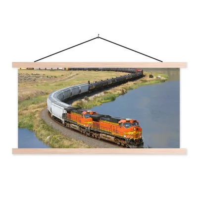 Produktbild von MuchoWow® Textilposter Ein orangefarbener Zug 60x30 cm mit holzfarbenen Rahmen - Dekoration