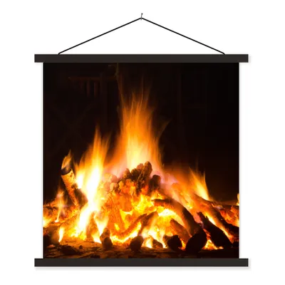 Produktbild von MuchoWow® Textilposter Kamin vor schwarzem Hintergrund 60x60 cm mit schwarzem Rahmen - Posteraufhänger
