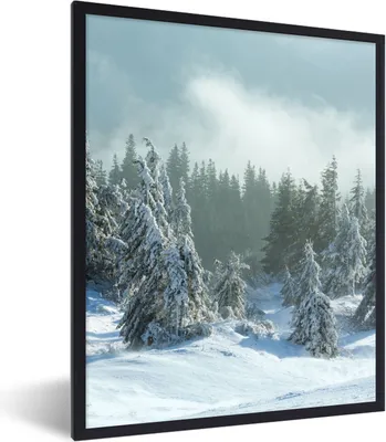 Produktbild von MuchoWow® Gerahmtes Poster Wald - Schnee - Winter 60x80 cm - Poster mit Schwarzem Bilderrahmen Wandposter Rahmen Foto Bilder - Premium - Wanddeko Wohnzimmer