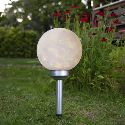 LED Solar Erdspieß 'Luna' - weiße Kugel mit warmweißer LED - H: 37cm - D: 20cm - Dämmerungssensor