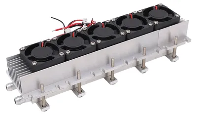 Image de Système de refroidissement à semi-conducteurs de 300 W. Refroidisseur thermoélectrique durable en alliage d'aluminium, conçu pour les installations industrielles. Refroidisseur polyvalent pour le refroidissement de machines