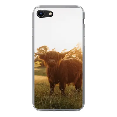 Produktbild von MuchoWow® Handyhülle Schutzhülle Hülle für iPhone SE 2020 Schottischer Hochländer - Gras - Sonne Silikon Softcase Handy Hülle - Kartenbesitzer