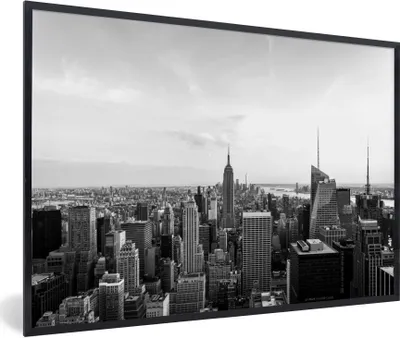 Produktbild von MuchoWow® Gerahmtes Poster New Yorker Skyline während eines Sonnenuntergangs - schwarz und weiß 60x40 cm - Poster mit Schwarzem Bilderrahmen Wandposter Rahmen Foto Bilder - Printing - Wanddeko Schlafzimmer