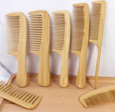 Produktbild von Natürlicher Haarkamm aus Bambus mit breiten Zinken für Damen und Herren, antistatischer Afro-Gabelkamm, Entwirrungsbürste für lockiges, glattes und nasses Haar, verhindert Haarbruch, stimuliert das Wachstum der Kopfhaut
