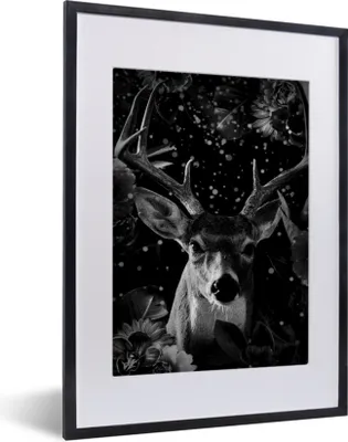 Produktbild von MuchoWow® Gerahmtes Poster Botanische Hirsche mit Lichtkugeln auf schwarzem Hintergrund - schwarz und weiß 30x40 cm - Poster mit Schwarzem Bilderrahmen Wandposter Rahmen Foto Bilder - Wandposter Schlafzimmer