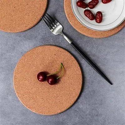 Produktbild von Famanu Untersetzer aus Kork - 10 cm, 6er Set