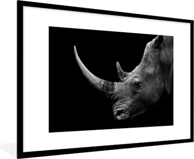 Produktbild von MuchoWow® Gerahmtes Poster Nashorn - Tiere - Schwarz - Weiß - Porträt 90x60 cm - Poster mit Schwarzem Bilderrahmen Wandposter Rahmen Foto Bilder - Wanddekoration - Fotos