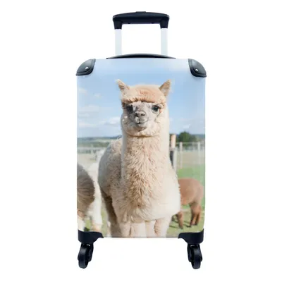 Produktbild von MuchoWow® Koffer Handgepäck Trolley Rollkoffer Kleine Reisekoffer mit 4 Rollen - Alpaka - Gras - Fell - Cabin Size < 55x40x23 cm & 55x40x20 cm - Fotokoffer - Kabinenkoffer - Boardgepäck - Reise-Box - Reisekoffer - Reisegepäck - Koffer mit Bild - Trolley für Kinder