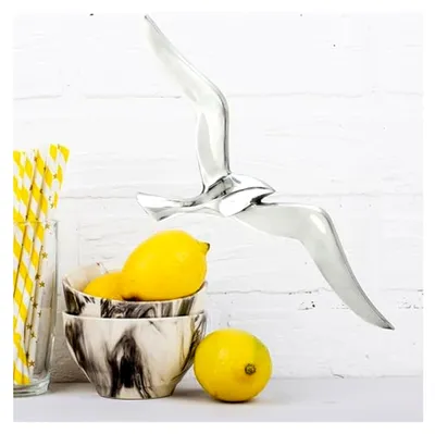 Produktbild von Fliegende Möwe - Wandskulptur aus feinem Silberaluminium, handgefertigt, 36 cm x 14 cm