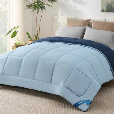 Produktbild von Famanu Bettdecke 240 x 220 cm - 4 Jahreszeiten, -, 300 g/m² - Allergikerfreundlich, Weiche Schlafdecke in Blau