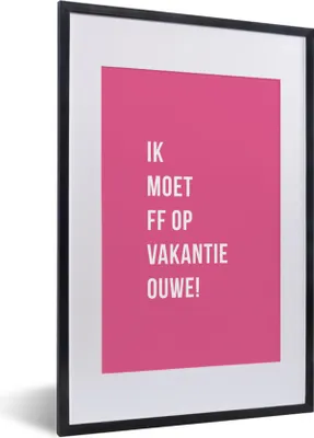 Produktbild von MuchoWow® Gerahmtes Poster Zitate - Ich muss in den Urlaub fahren, alter Mann! - Rosa - Urlaub 40x60 cm - Poster mit Schwarzem Bilderrahmen Wandposter Rahmen Foto Bilder - Poster in Rahmen
