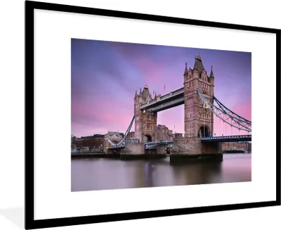 Produktbild von MuchoWow® Gerahmtes Poster Rosa und lila Himmel über der Tower Bridge in England 90x60 cm - Poster mit Schwarzem Bilderrahmen Wandposter Rahmen Foto Bilder - Wanddekoration - Fotos