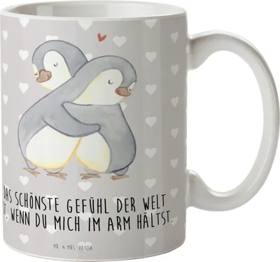 Produktbild von Mr. & Mrs. Panda Tasse Pinguine Kuscheln - Grau Pastell - Geschenk, kaffeebecher bedruckt, für büro, Partner, Mitbringsel, Heiraten, Kaffeetasse, haferl, Pott, Freundin