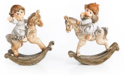 Produktbild von 2 Engel Figuren auf Schaukelpferd 10 x 9 cm